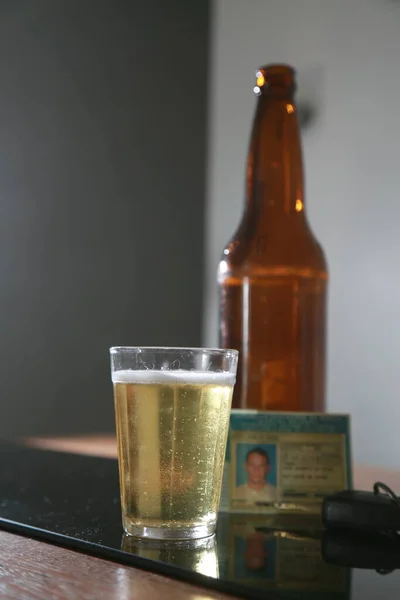 Salvador Bahia Brasil Junho 2015 Garrafa Cerveja Mesa Bar Lado — Fotografia de Stock