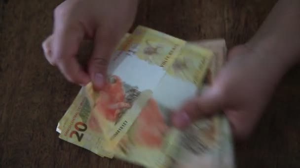 Salvador Bahia Brasilien März 2020 Frauenhände Halten Reais Banknoten Eine — Stockvideo