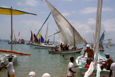 Salvador, Bahia / Brezilya - 21 Ocak 2007: Saveiros, Salvador kentindeki Baia de Todos Santos 'taki Regatta Joao das Batas sırasında görüldü..