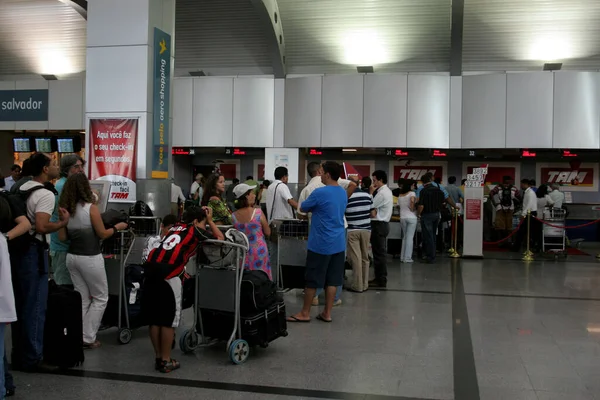 Salvador Bahia Brazil Grudnia 2007 Osoby Widziane Kolejce Lotnisku Salwadorze — Zdjęcie stockowe