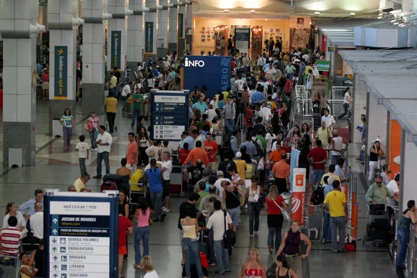 Salvador Bahia Brazil Grudnia 2007 Ludzie Widziani Strefie Odprawy Lotniska — Zdjęcie stockowe