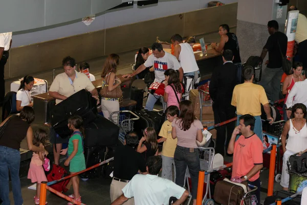 Salvador Bahia Brazil Grudnia 2007 Ludzie Widziani Strefie Odprawy Lotniska — Zdjęcie stockowe