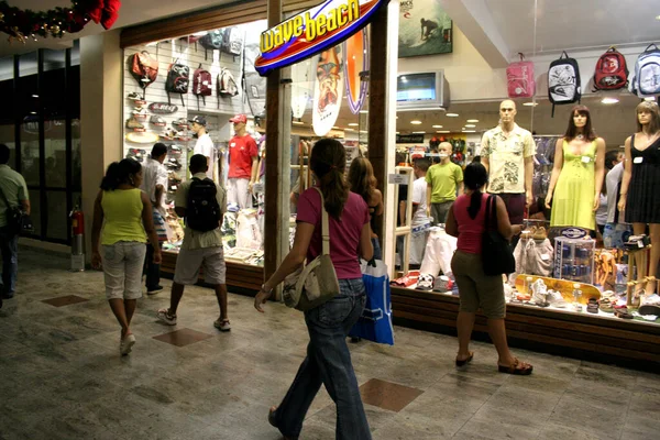 Salvador Bahia Brazil December 2006 Mensen Lopen Door Shopping Iguthe — Stockfoto