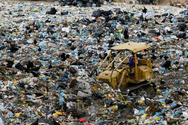 Porto Seguro Bahia Brasil Maio 2008 Trator Visto Transformando Lixo — Fotografia de Stock