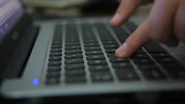 Salvador Bahia Brazil 2020 Person Uses Computer Keyboard Access Internet — стоковое видео