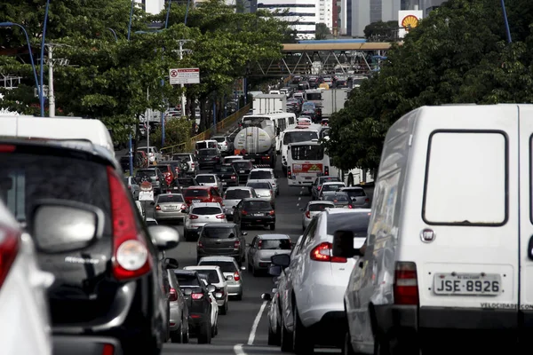 Salvador Bahia Brazil Listopada 2013 Pojazdy Postrzegane Zatłoczeniu Avenida Tancredo — Zdjęcie stockowe