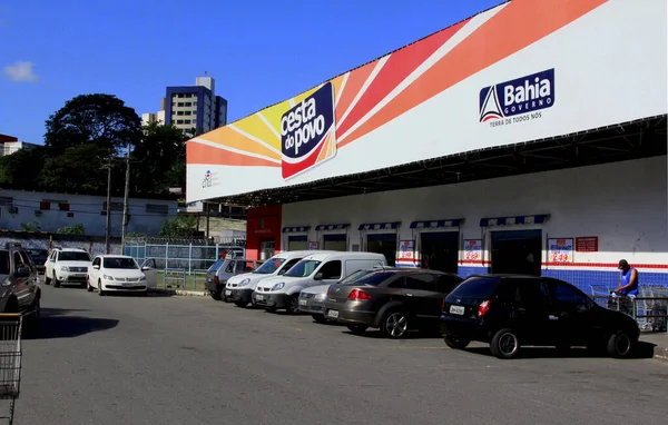 Salvador Bahia Brasil Outubro 2013 Fachada Supermercado Cesta Povo Avenida — Fotografia de Stock