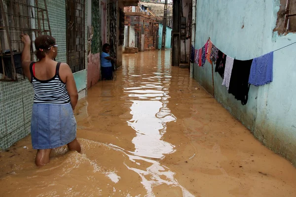 Salvador Bahia Brazil Kwietnia 2013 Woda Deszczowa Zalewa Domy Dzielnicy — Zdjęcie stockowe