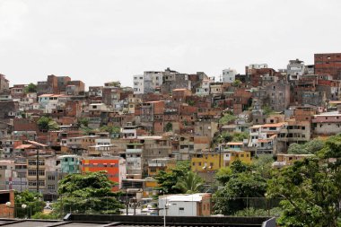 Salvador, Bahia / Brezilya - 11 Aralık 2012: Kenar mahalle Salvador 'un Barros Reis bölgesinde görülmektedir. * * * Yerel altyazı * *