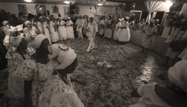 Simoes Filho Bahia Brazil 2016年2月27日 Simes Filho市内の宗教寺院でのお祝い中に キャンドルの支持者が見られます 本内容は上記のウェブ版に掲載されている記事を — ストック写真
