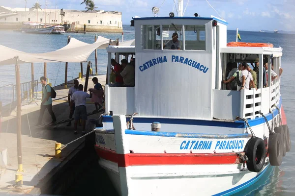 Salvador Bahia Brazil Agustus 2018 Penumpang Terlihat Saat Peluncuran Perahu — Stok Foto