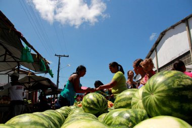 Conde, Bahia / Brezilya - 7 Eylül 2012: Karpuz Conde şehrindeki serbest pazarda satılığa çıktı