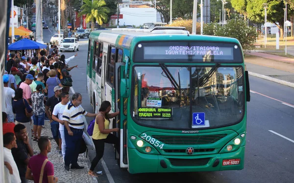 Salvador Bahia Brazilsko Ledna 2019 Cestující Jsou Vidět Autobusové Zastávce — Stock fotografie