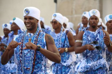 Salvador, Bahia / Brezilya - 5 Şubat 2018: Ganhy Filhos üyeleri Salvador Tarih Merkezi Pelourinho 'da bir sunum sırasında görülmektedir. * * * Yerel altyazı * * .