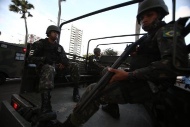 Salvador, Bahia / Brezilya - 21 Eylül 2017: Ordu askerleri Salvador 'daki Campo Grande mahallesinde eğitim sırasında görüldü. * * * Yerel altyazı * *