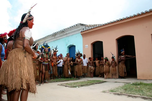 2008年1月7日 パタクソ エチナのインディアンが村の改善のために現れた この行動はポルト セグロの歴史的中心部で行われる 本内容は上記のウェブ版に掲載されている記事を — ストック写真