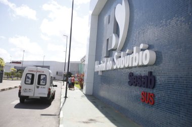 Salvador, Bahia / Brezilya - 21 Ağustos 2018: Salvador 'daki Suburban Hastanesi cephesi. Birim Bahia hükümetine ait olmasına karşın özel bir kamu ortaklığıyla yönetiliyor. * * * Yerel altyazı * *