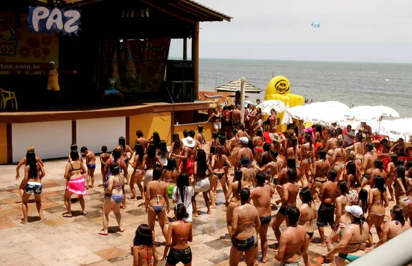 Porto Seguro Bahia Brazil 2009 Február Turisták Axe Dalokkal Táncolnak — Stock Fotó