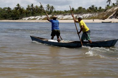 Conde, Bahia / Brezilya - 28 Mart 2013: Balıkçılar Siribinha İlçesi 'ndeki Itapucuru Nehri Ağzı' nda görüldüler. * * * Yerel altyazı * *