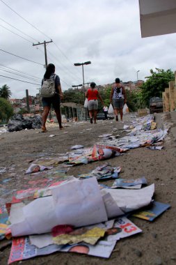 Salvador, Bahia / Brezilya - 8 Ekim 2012: seçim propagandası broşürü Salvador şehrinde seçimler sırasında yayınlandı. * * * Yerel altyazı * * .