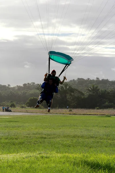 Itaparica Bahia Brazil August 2012 Людина Являється Під Час Стрибка — стокове фото