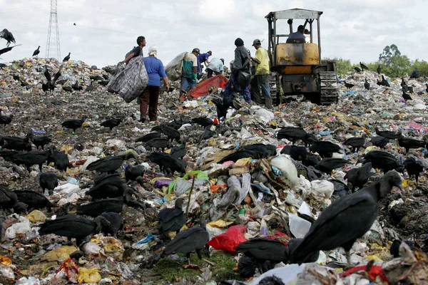 Eunápolis Bahia Brasil Março 2011 São Vistas Pessoas Virando Lixo — Fotografia de Stock
