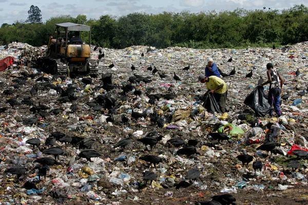 Eunápolis Bahia Brasil Março 2011 São Vistas Pessoas Virando Lixo — Fotografia de Stock