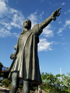 Porto Seguro, Bahia / Brezilya - 27 Aralık 2009: Pedro Alvares Cabral 'ın heykeli Porto Seguro şehrinin girişinde görüldü.