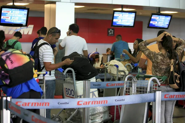 Salvador Bahia Brazil Marca 2017 Pasażerowie Widziani Podczas Odprawy Lotniczej — Zdjęcie stockowe