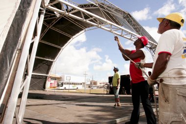 Eunapolis, Bahia / Brezilya - 28 Haziran 2010: Eunapolis şehrinde Sao Pedro onuruna şenlikler düzenleyen işçiler görülüyor. * * * Yerel altyazı * *