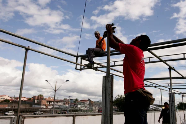 Eunapolis Bahia Brazil Ιουνίου 2010 Φαίνεται Ότι Εργαζόμενοι Στήνουν Ένα — Φωτογραφία Αρχείου