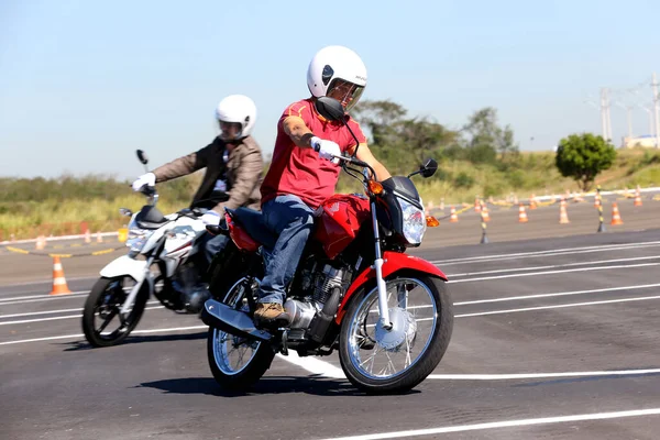 Indaituba Sao Paulo Brazil Juli 2013 Motorrijder Zien Motocilista Model — Stockfoto