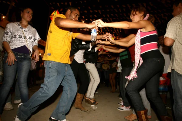 2011年6月23日ブラジル バイーア州イルース イルース市で開催されるサンパウロ ジョアオの祭りでは 人々が踊りを披露したり 丘の上のドレスを着たりしています — ストック写真