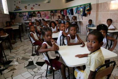 Salvador, Bahia / Brezilya - 1 Mart 2007: Salvador 'da Sussuarana mahallesindeki sivil toplum kuruluşları tarafından bakılan bir kreşte çocuklar görülüyor.