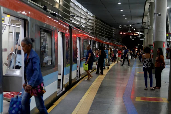 Salvador Bahia Brazil Juni 2019 Passagerare Ses Vid Ombordstigning Tunnelbanestationen — Stockfoto