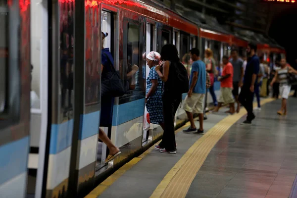 Salvador Bahia Brazil Juni 2019 Passagerare Ses Vid Ombordstigning Tunnelbanestationen — Stockfoto