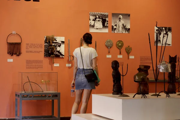 Salvador Bahia Brazil Sierpień 2019 Turysta Podczas Wizyty Muzeum Afro — Zdjęcie stockowe