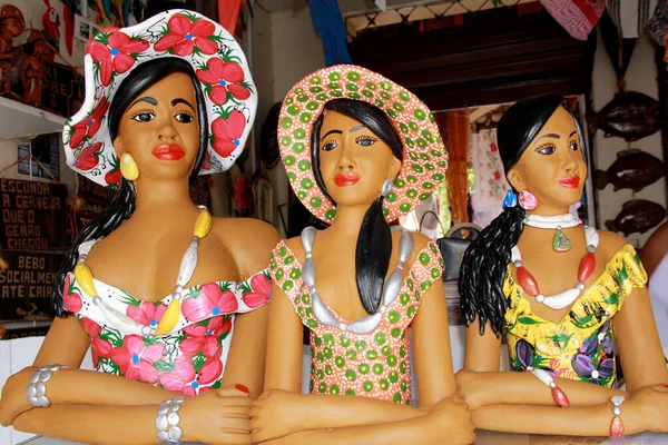 Barbie vestindo roupas tradicionais mexicanas