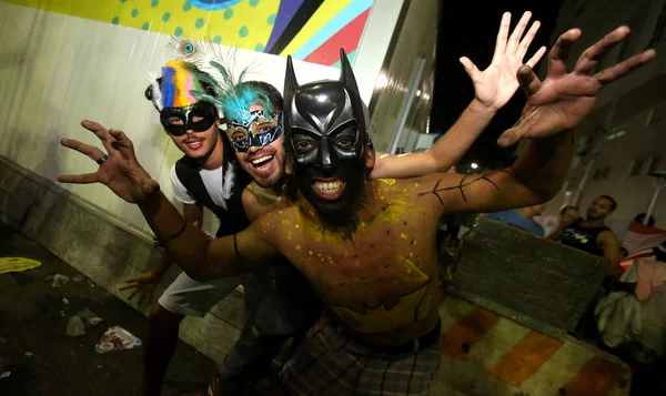 Salvador Bahia Brasil Febrero 2018 Gente Suda Máscaras Disfraces Barrio —  Fotos de Stock