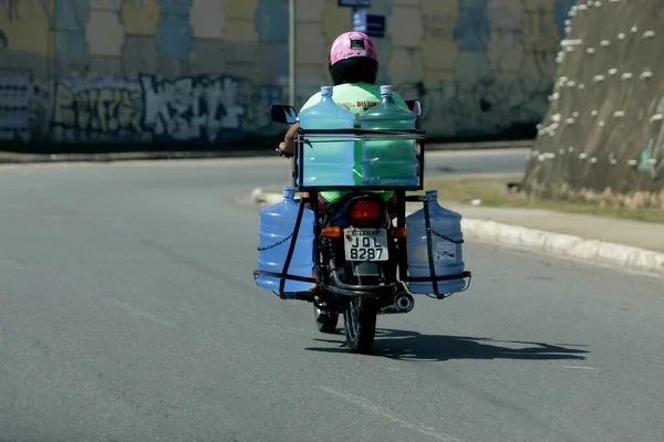 Salvador Bahia Brasil Abril 2017 Entrega Água Mineral Moto Vista — Fotografia de Stock