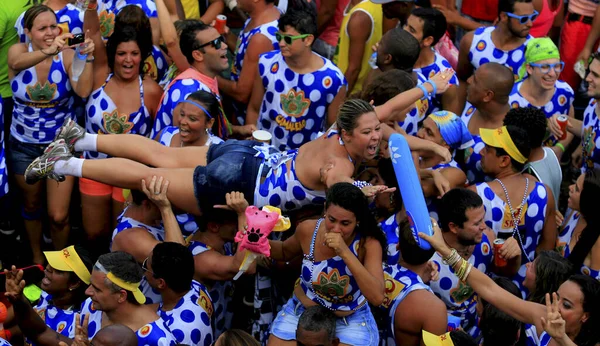 サルヴァドール バヒア ブラジル 2014年3月4日 市民はサルバドール市内のカーニバル中にカンポ グランデ地区で楽しみを持っています — ストック写真