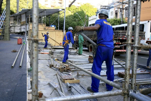 Salvador Bahia Barazil March 2014 Workers Work Dismantle Metal Structure — Stock Photo, Image