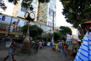 Salvador, Bahia / Brezilya - 30 Eylül 2015: Salvador şehir merkezindeki Sao Pedro saatinin görüntüsü