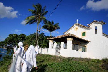 Salvador, Bahia / Brezilya - 26 Aralık 2016: Salvador 'un Escada semtindeki Nossa Senhora da Escada Kilisesi' nde yardım misyonerleri görülüyor