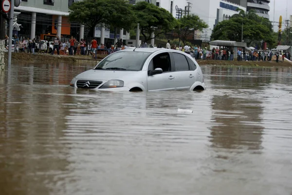Salvador Bahia Brazilsko Dubna 2015 Vozidlo Zastaveno Zaplavené Oblasti Důsledku — Stock fotografie