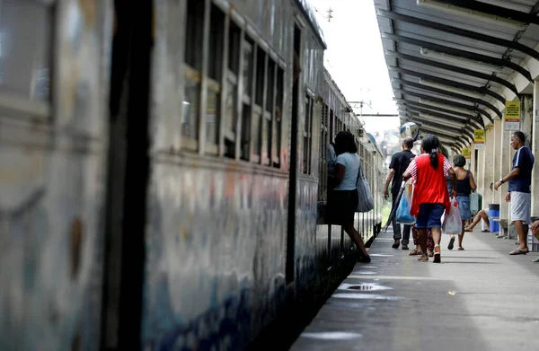 Salvador Bahia Brazil April 2015 Passengers Seen Tem Station Suburb — Stock Photo, Image
