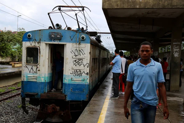 Salvador Bahia Brazil April 2015 Passengers Seen Tem Station Suburb — Stock Photo, Image