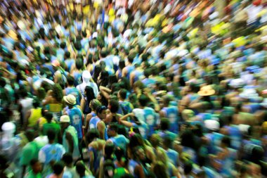 Salvador, Bahia / Brezilya - 16 Şubat 2015: Salvador 'daki karnaval sırasında Campo Grande mahallesinde insanlar görüldü.
