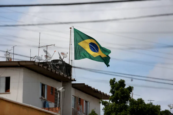 Salvador Bahia Brasil Março 2015 Bandeira Brasileira Vista Sobre Telhados — Fotografia de Stock