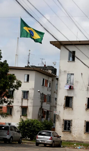 Salvador Bahia Brasil Março 2015 Bandeira Brasileira Vista Sobre Telhados — Fotografia de Stock